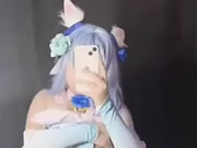 對鏡子邊拍邊玩騷穴的小蘿莉